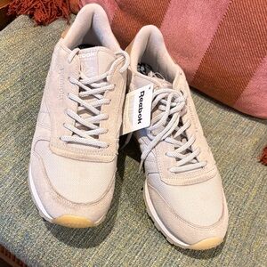 NWT Reebok Suede Athletic Shoes in chalk white
